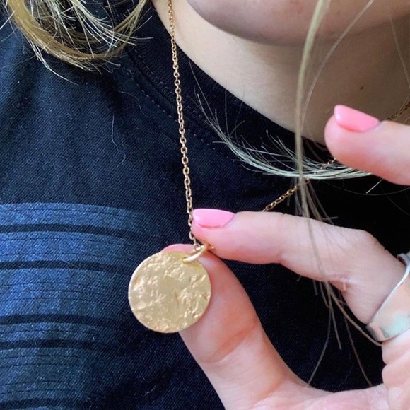 GOLD PENDANT - Picture 2 of 2